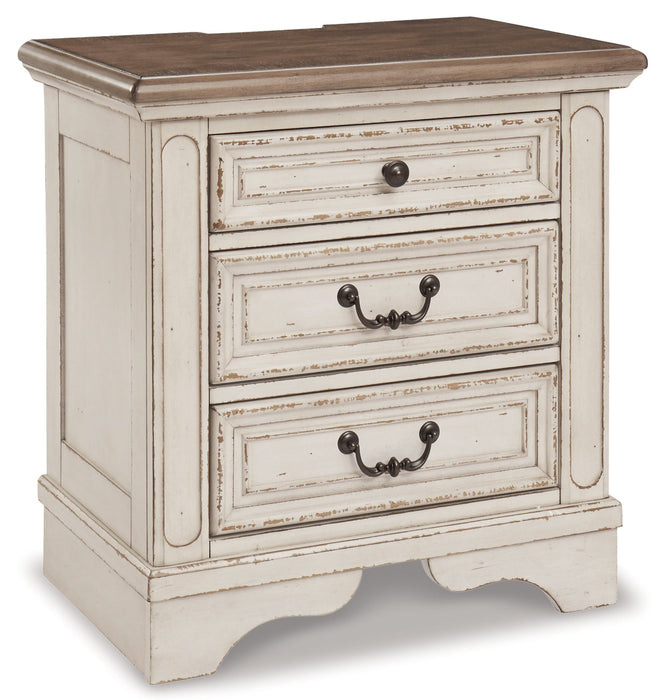 Realyn King Upholstered Panel Bed with Mirrored Dresser and 2 Nightstands Homeline Furniture