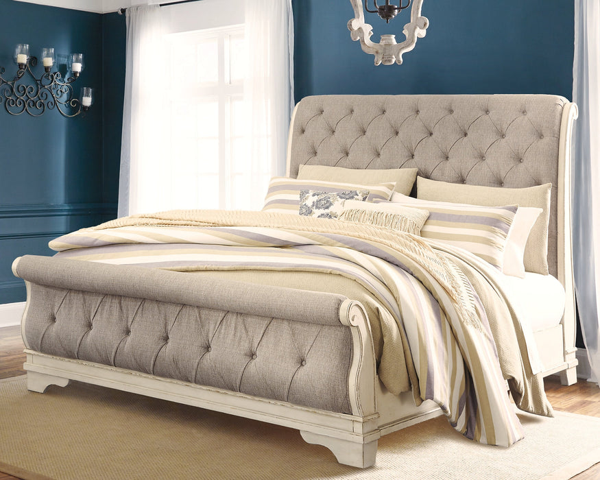 Realyn Queen Sleigh Bed with Mirrored Dresser and 2 Nightstands Homeline Furniture