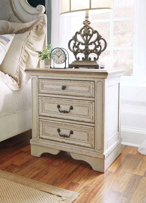 Realyn Queen Upholstered Panel Bed with Mirrored Dresser and 2 Nightstands Homeline Furniture