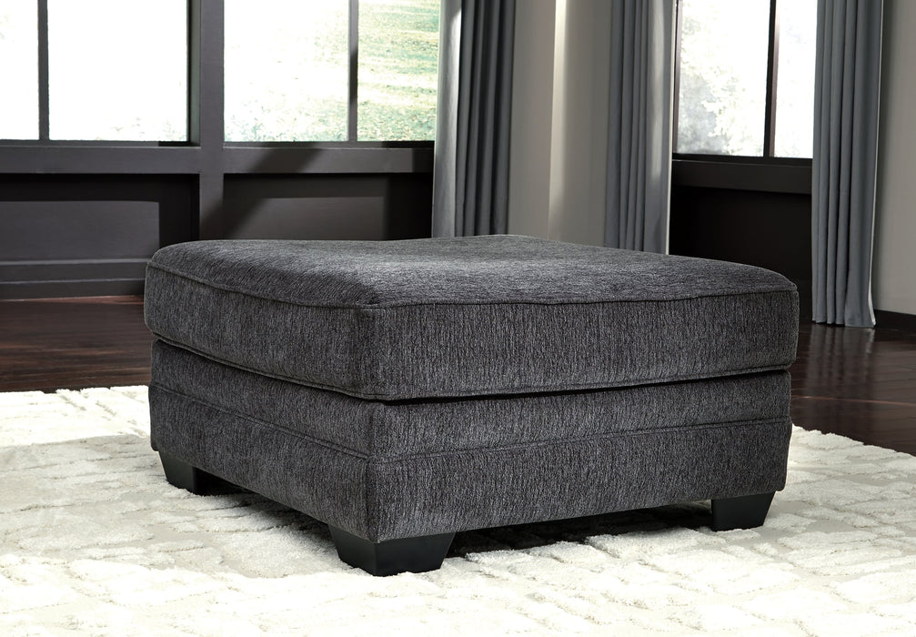 Tracling 3-Piece Sectional with Ottoman Homeline Furniture