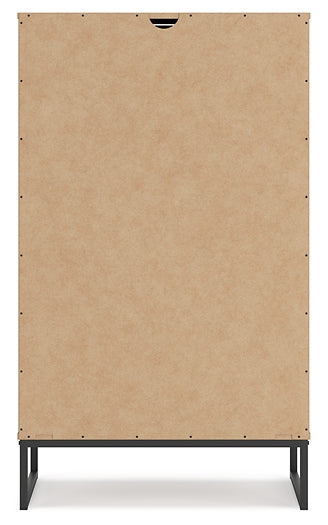 Deanlow Queen Panel Headboard with Dresser, Chest and Nightstand