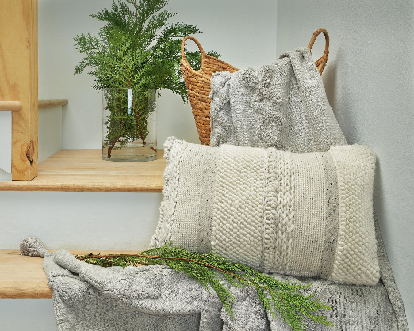 Accessories > Pillows
