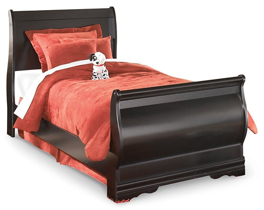 Huey Vineyard Full Sleigh Bed with Mirrored Dresser, Chest and Nightstand Homeline Furniture