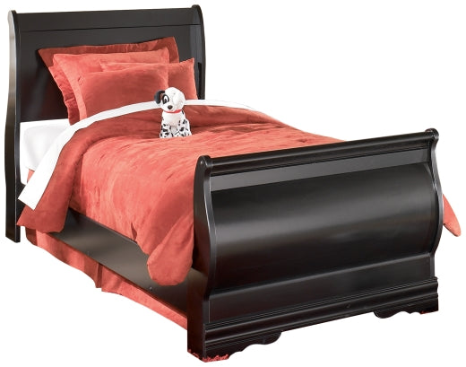 Huey Vineyard Twin Sleigh Bed with Mirrored Dresser Homeline Furniture